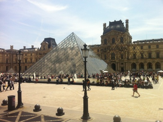 The respectful mixing of traditional and modern architecture enlivens the public space, drawing people around the clock.
