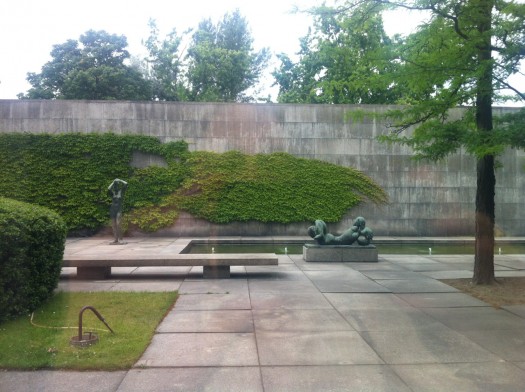 The only enclosed exterior space at Neue Nationalgalerie is not accessible to pedestrians, only through glass.