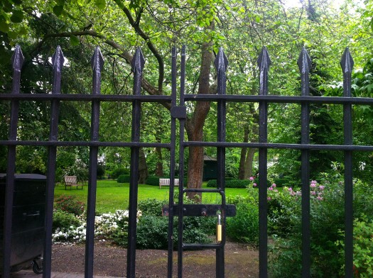 My biggest complaint with Dorset Square in Marylebone is that it is privatized, with keys available only to members of the trust. While our hotel was a keyholder, I wasn’t particularly hip to go blog alone in the park. Note to cities: don’t privatize your best public amenities! Figure out a way to fund maintenance, and unlock those gates.