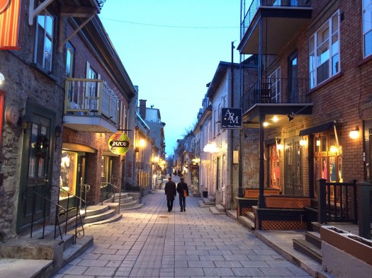 Rue Du Petit-Champlain at night