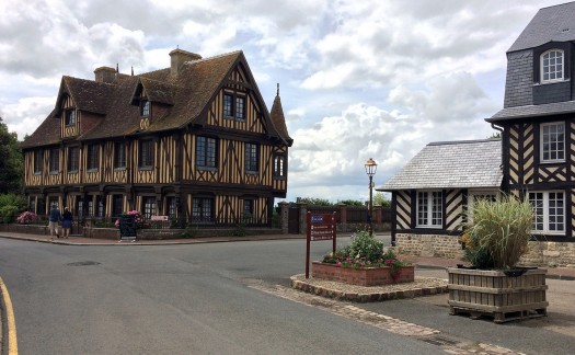Boule d'Or (to the left) is a 15th century carriage house, showing that the greenest buildings are lovable enough to stand the test of time.