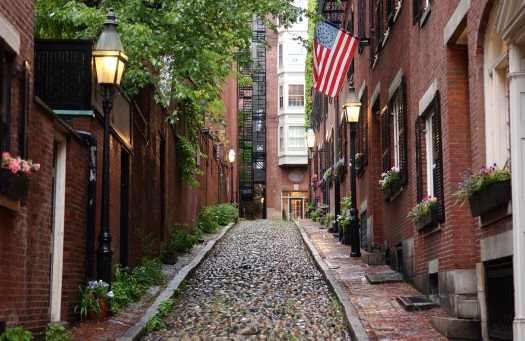 Beacon Hill. Image credit: Ian Howard, http://www.gnu.org/copyleft/fdl.html CC-BY-SA-3.0 (http://creativecommons.org/licenses/by-sa/3.0/) or CC-BY-2.5 (http://creativecommons.org/licenses/by/2.5)], via Wikimedia Commons