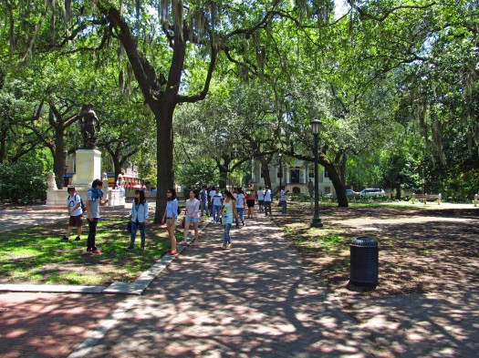 City nature supports walkability in Savannah, GA (photo courtesy of Ken Lund, Creative Commons. 